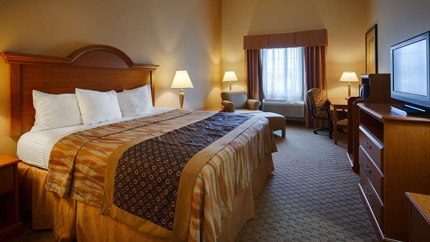 Best Western Plus New Caney Inn & Suites Exterior photo