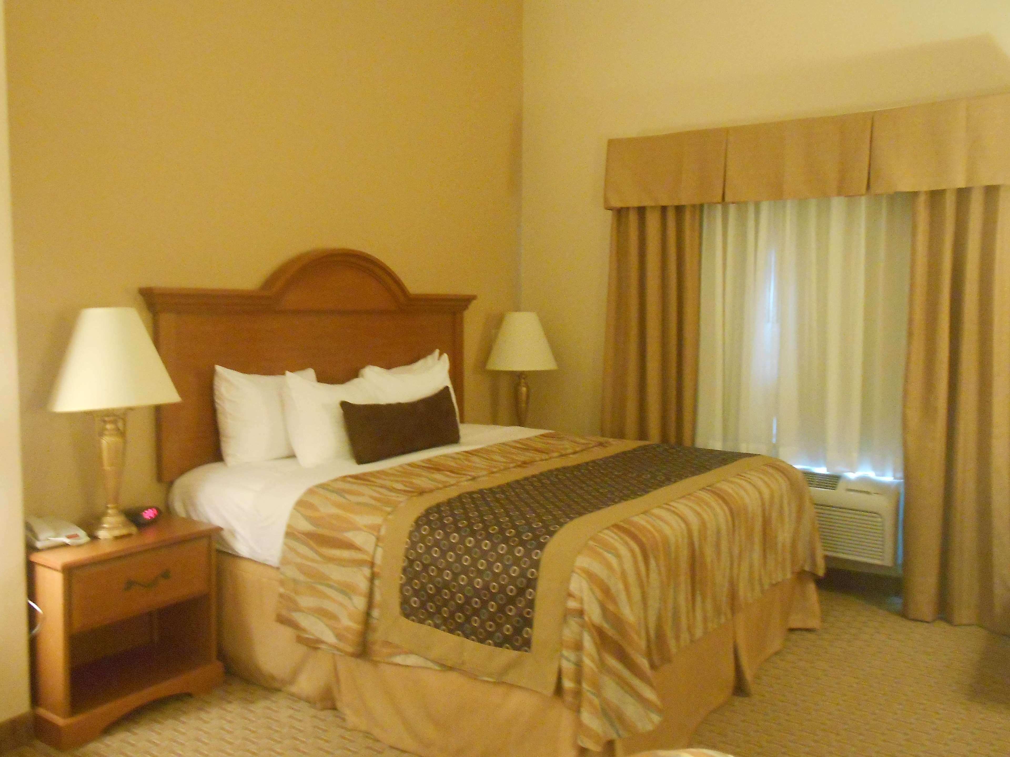 Best Western Plus New Caney Inn & Suites Exterior photo