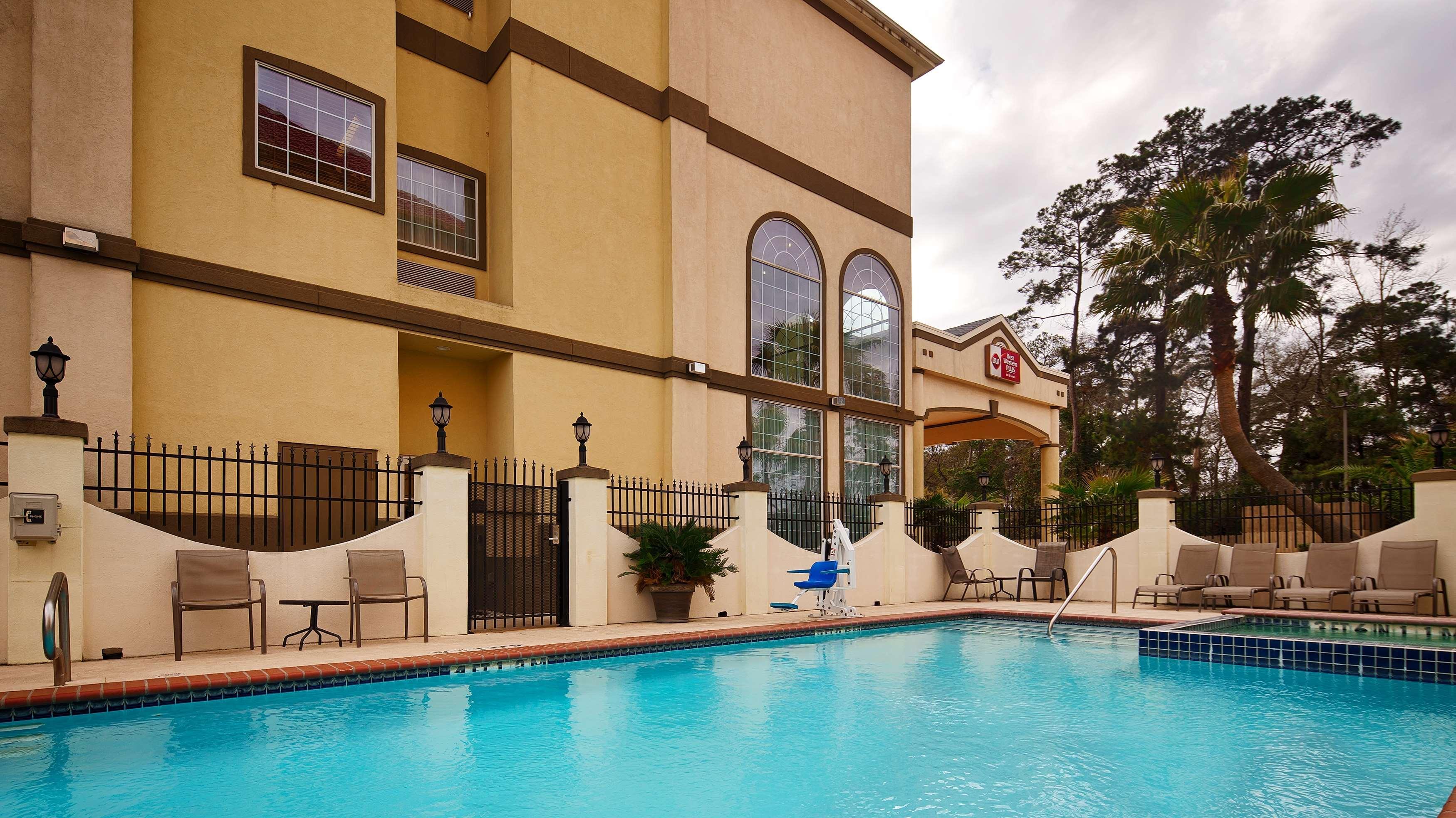 Best Western Plus New Caney Inn & Suites Exterior photo