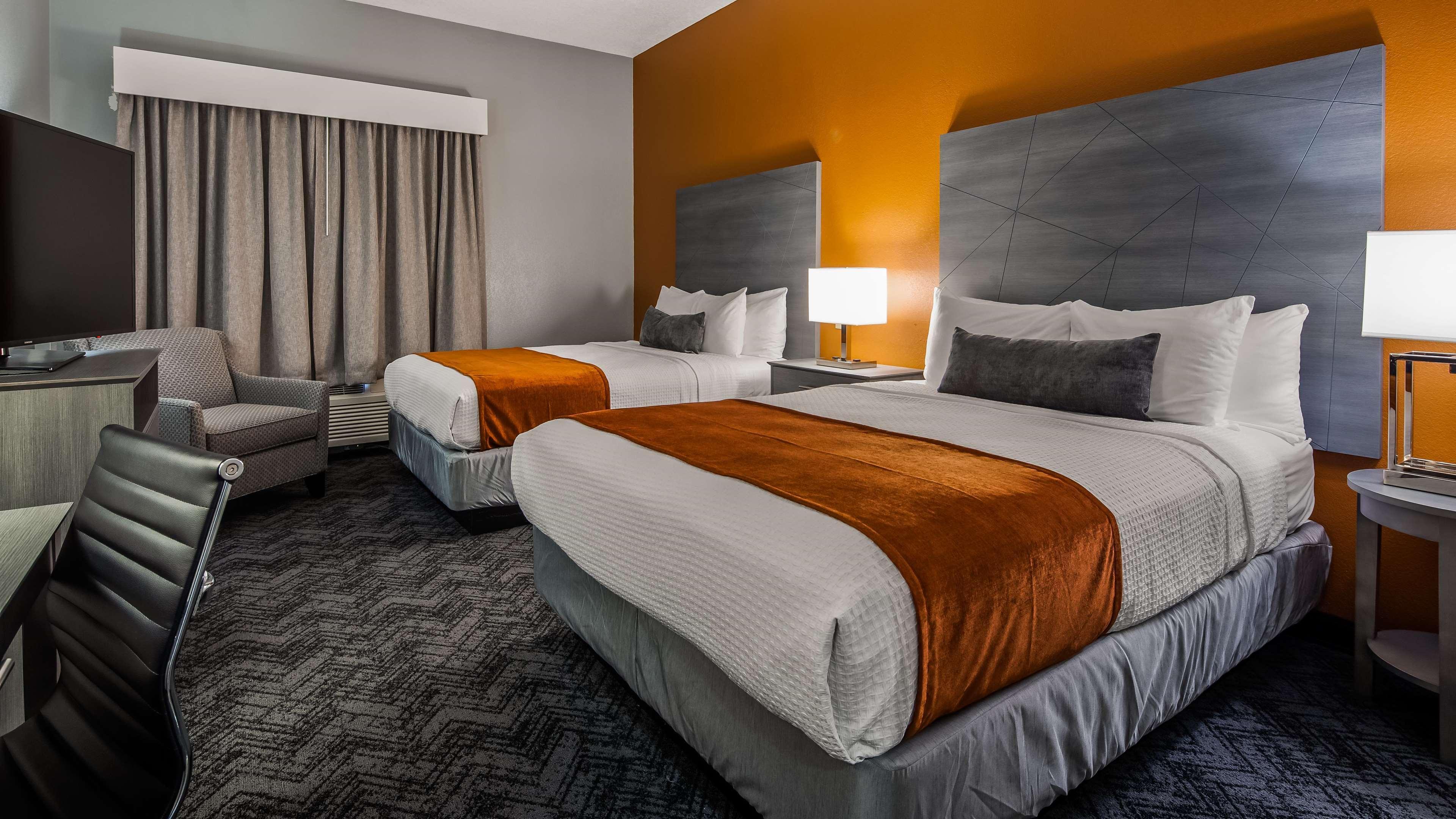 Best Western Plus New Caney Inn & Suites Exterior photo