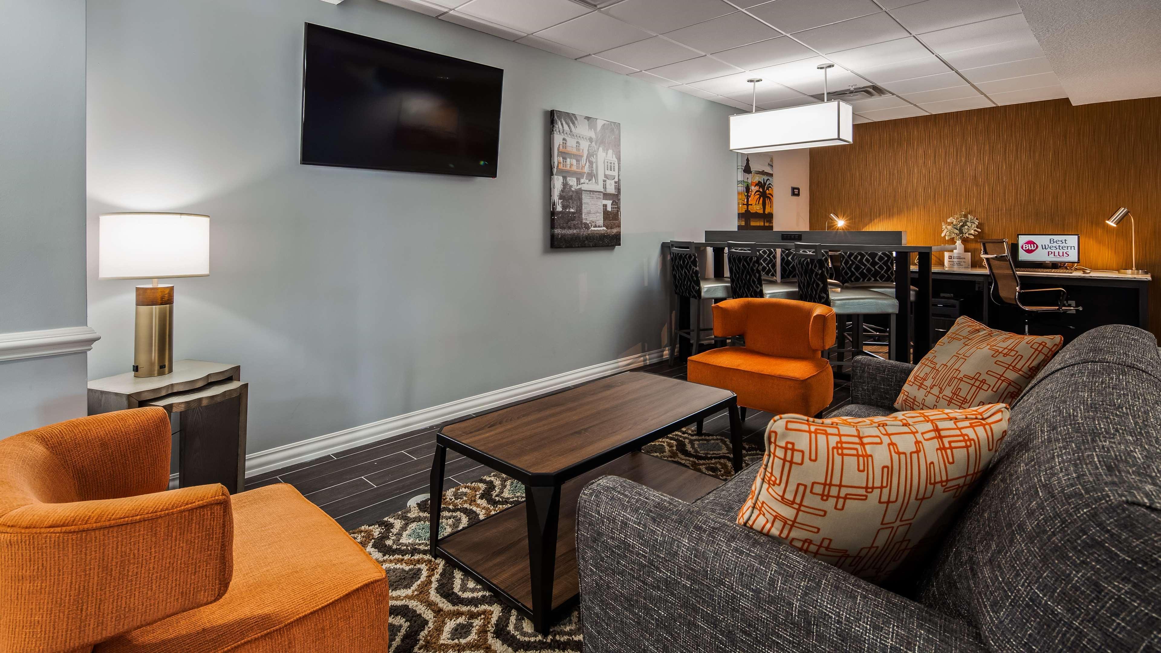 Best Western Plus New Caney Inn & Suites Exterior photo