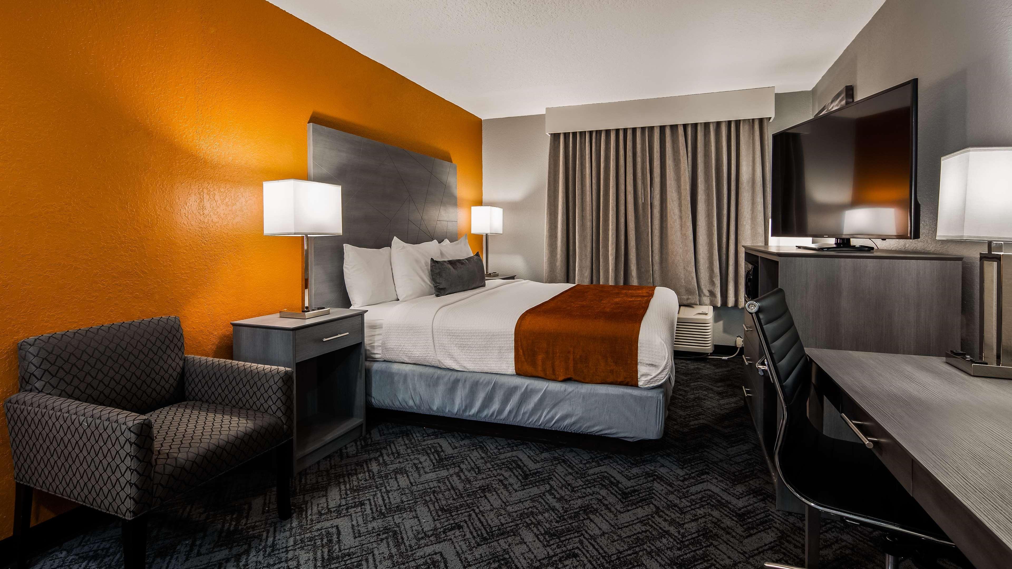 Best Western Plus New Caney Inn & Suites Exterior photo
