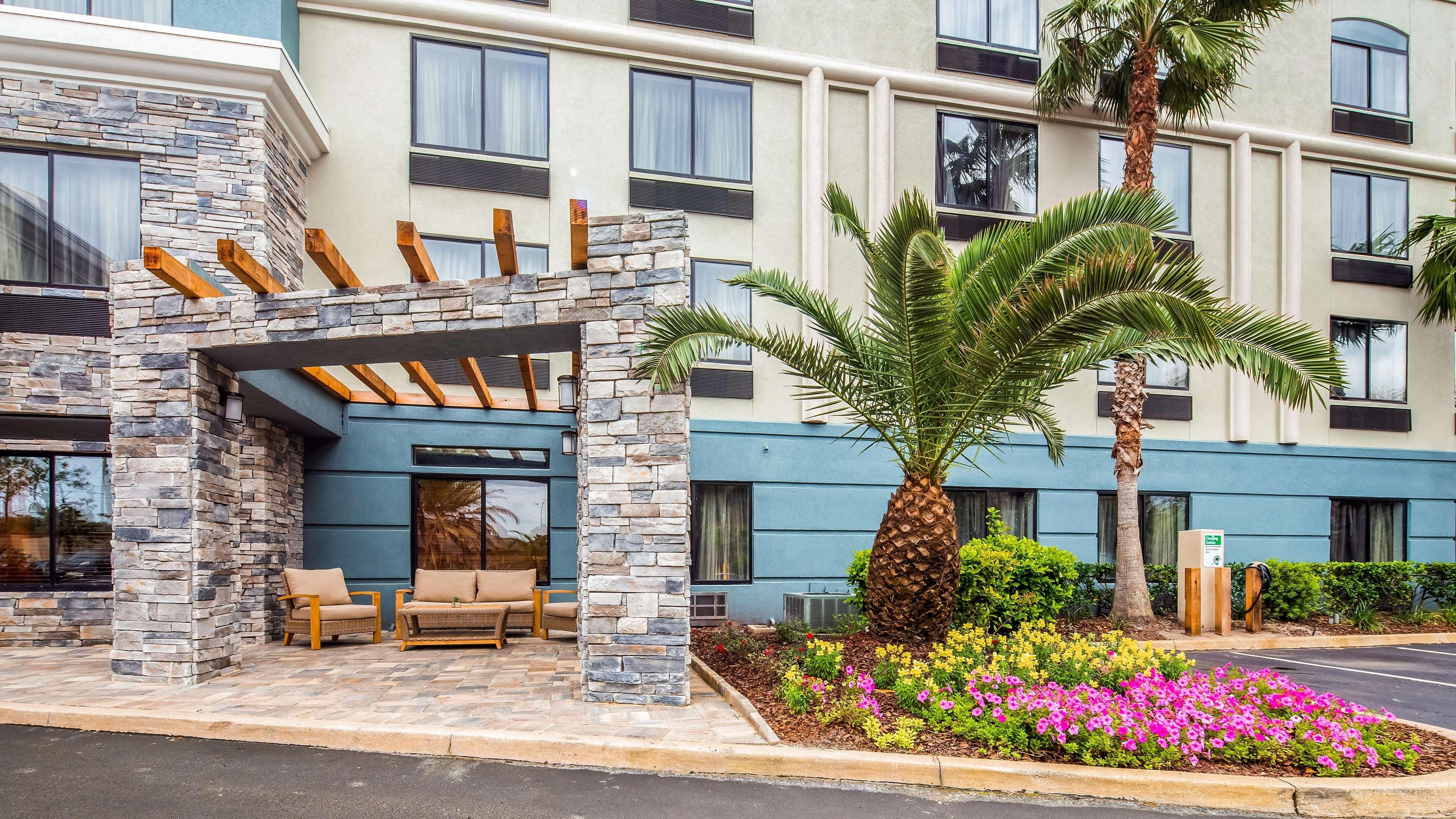 Best Western Plus New Caney Inn & Suites Exterior photo