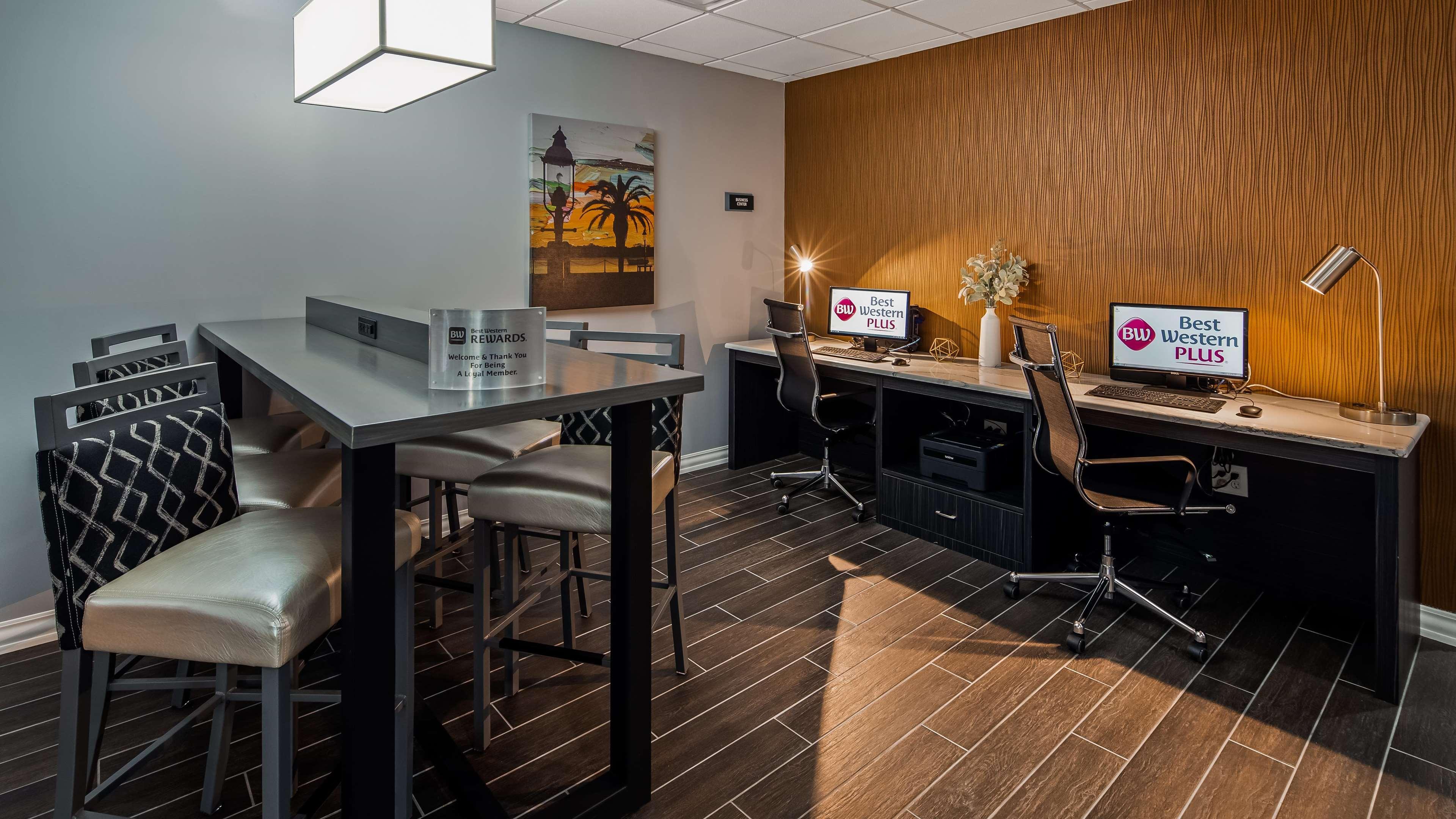 Best Western Plus New Caney Inn & Suites Exterior photo