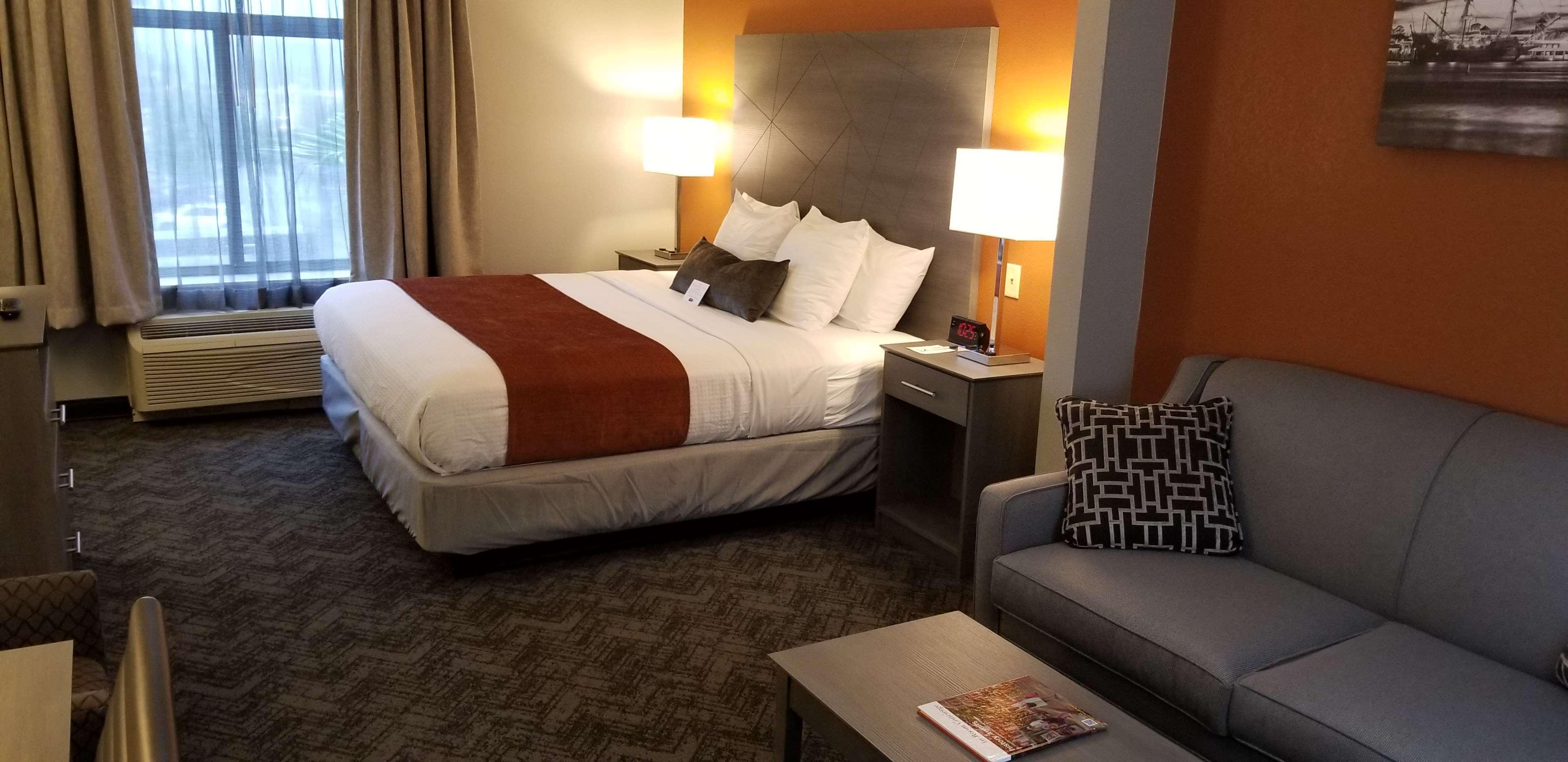 Best Western Plus New Caney Inn & Suites Exterior photo