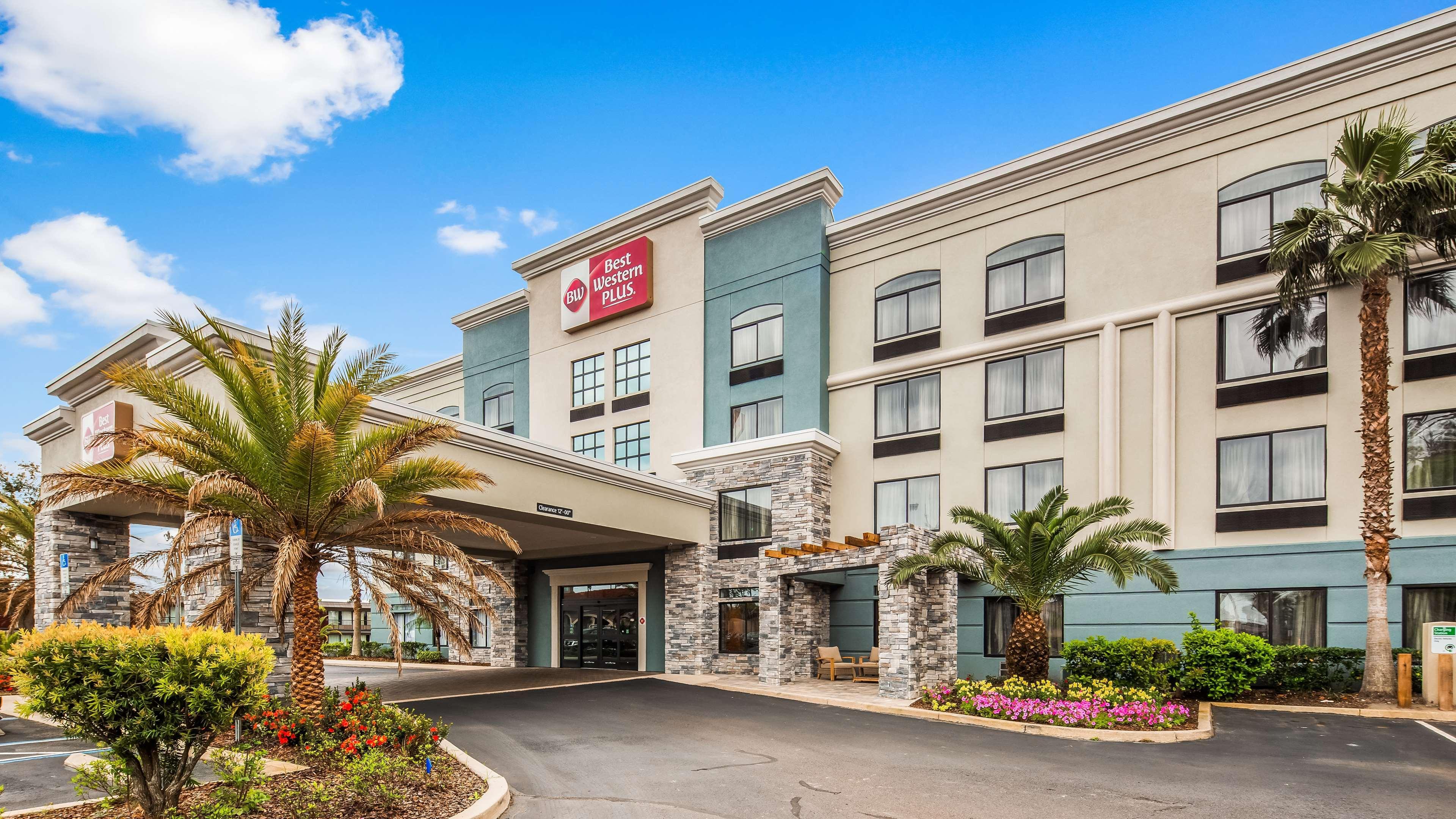Best Western Plus New Caney Inn & Suites Exterior photo