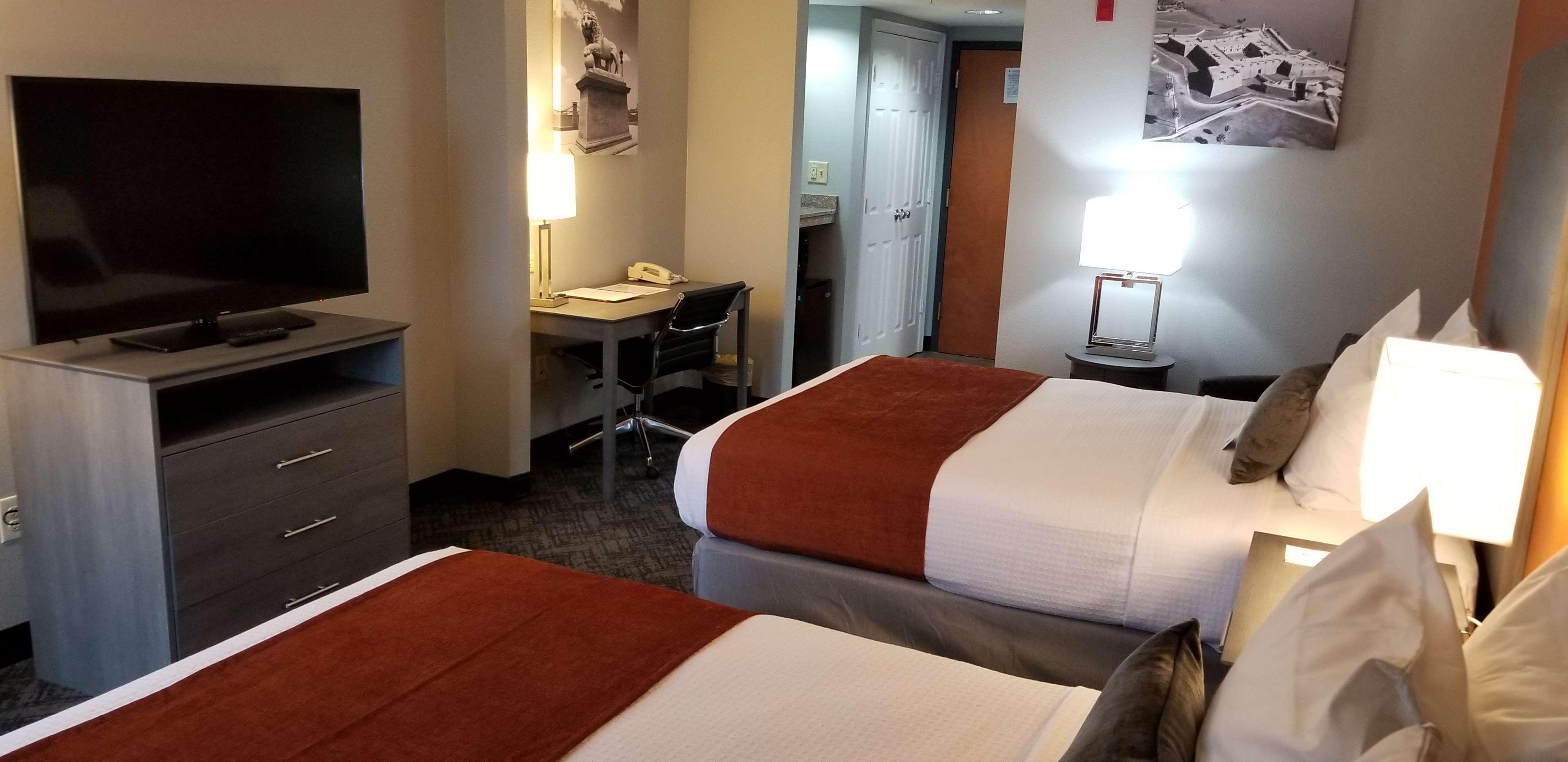 Best Western Plus New Caney Inn & Suites Exterior photo