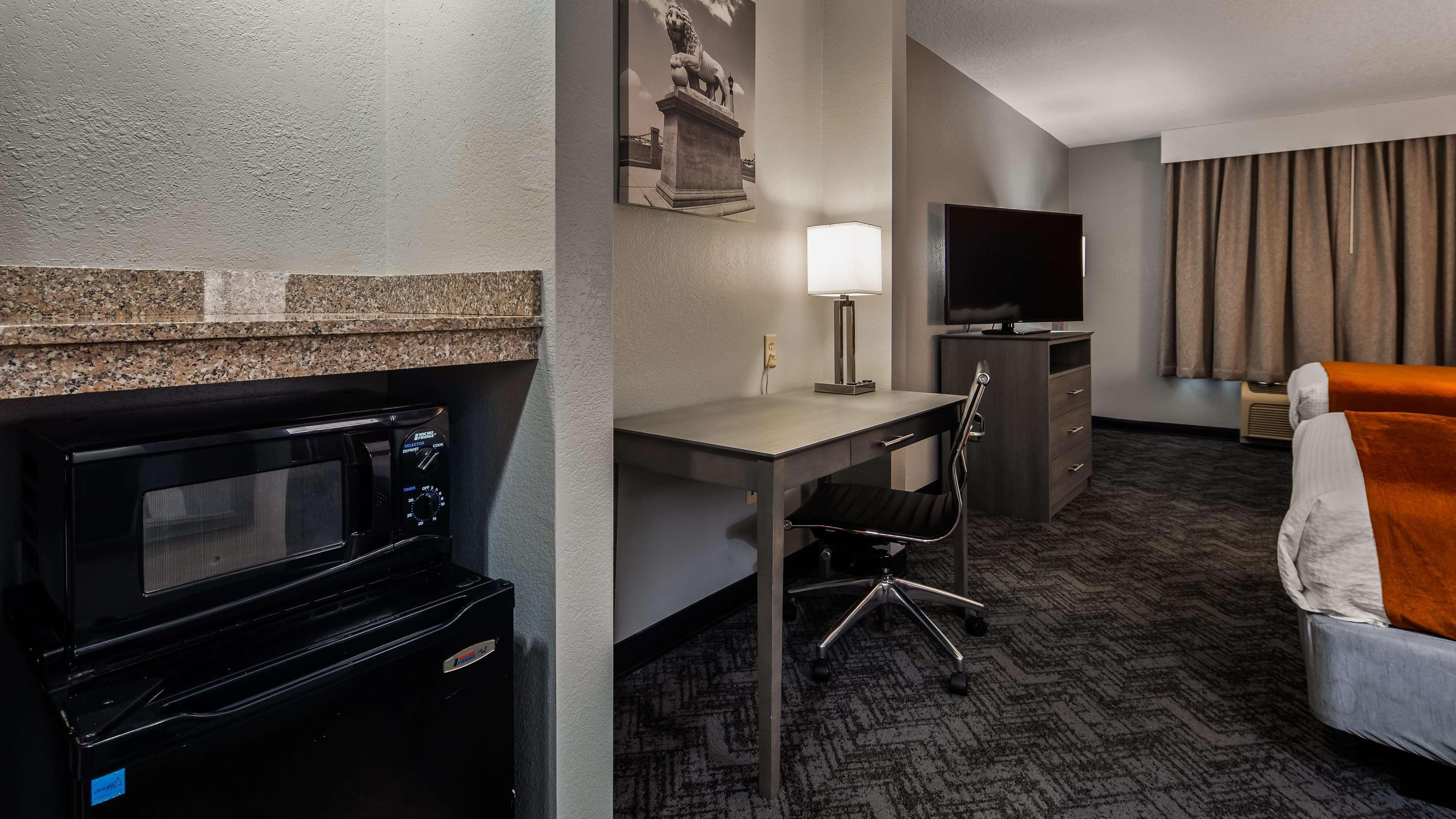 Best Western Plus New Caney Inn & Suites Exterior photo